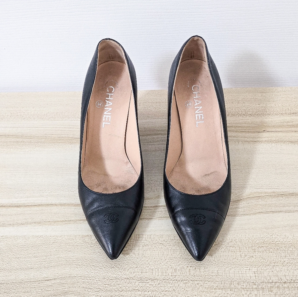 Chanel CC Cap Toe Black Leather Chain Link Wedge Pumps Size EU38/US 7.5-8 - Picture 5 of 16
